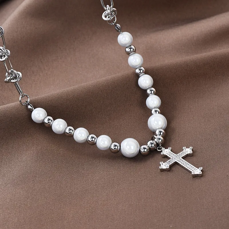 

Titanium steel cross-shaped men's and women's necklaces, light luxury collarbone chain, elegant knitted chain, handcrafted chain