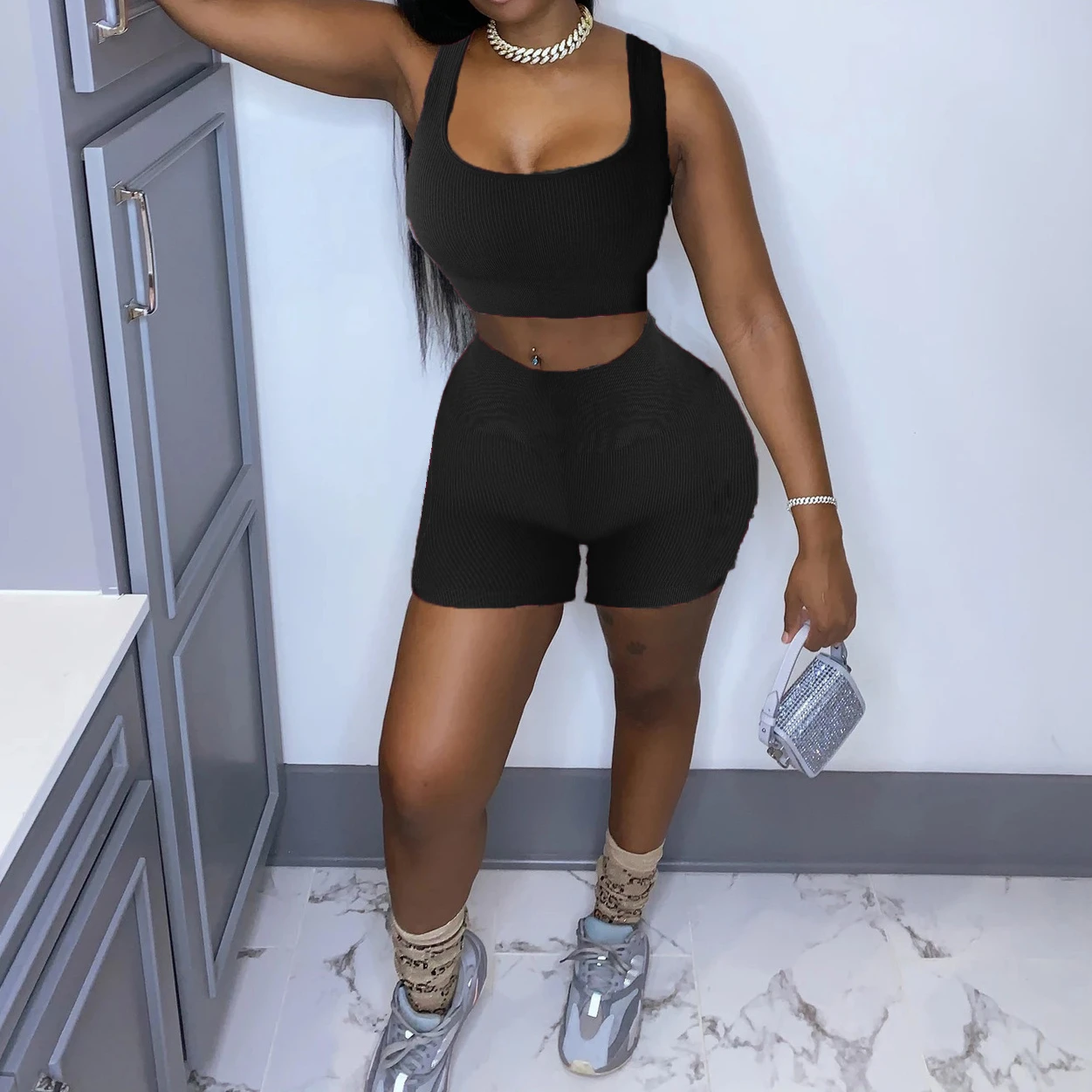 

Женский модный Повседневный облегающий сексуальный однотонный спортивный комплект из двух предметов, майка и шорты, лето 2023