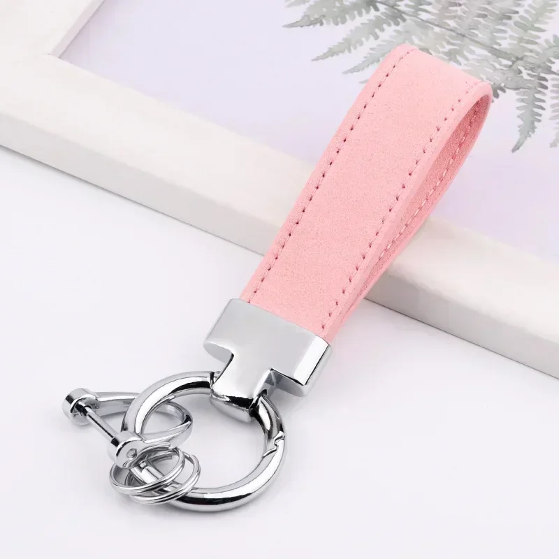 Aangepaste logo suède sleutelhanger voor mannen en vrouwen auto logo metalen sleutelhanger hanger lasergraveren retro vintage sleutelhanger cadeau
