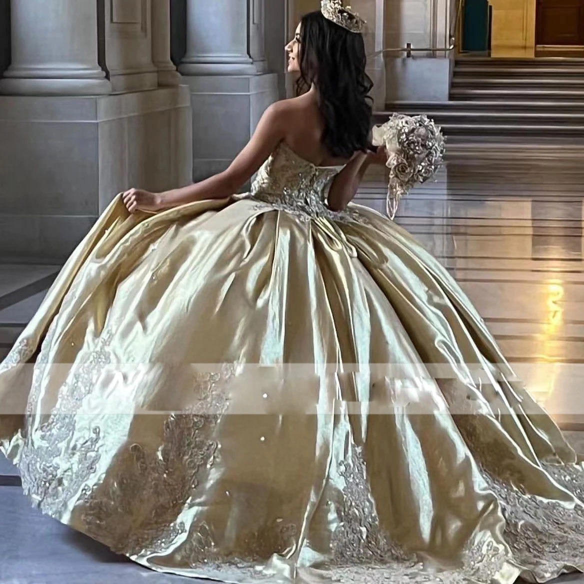 Vestidos de quinceañera dorados brillantes para niña dulce, apliques de cuentas, vestido de baile de princesa sin mangas, 15 cumpleaños, vestido de graduación, hecho a medida