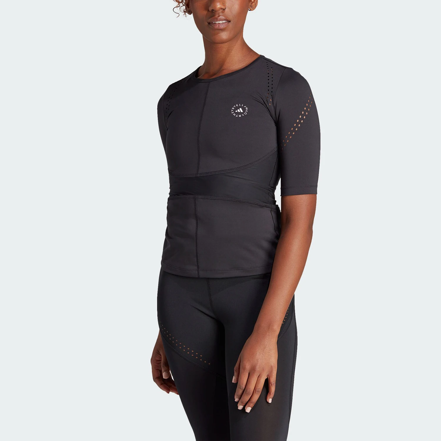 

Официальная женская спортивная футболка Adidas SMC с круглым вырезом для тренировок и короткими рукавами IB6780