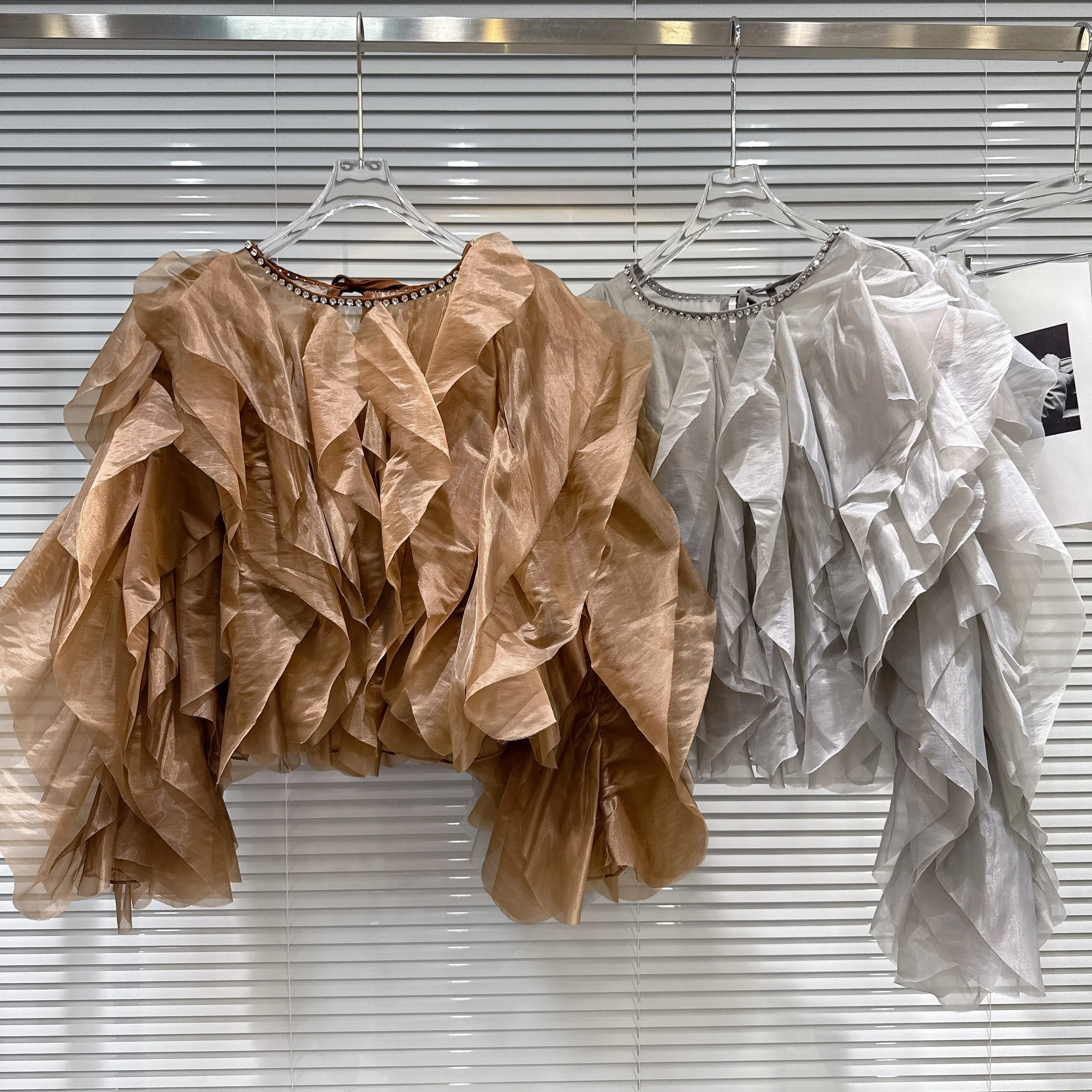 

Новая весенняя блузка 2026 года: шифоновая, однотонная, с воротником-стойкой, оборками и стразами, для женщин, праздничный топ