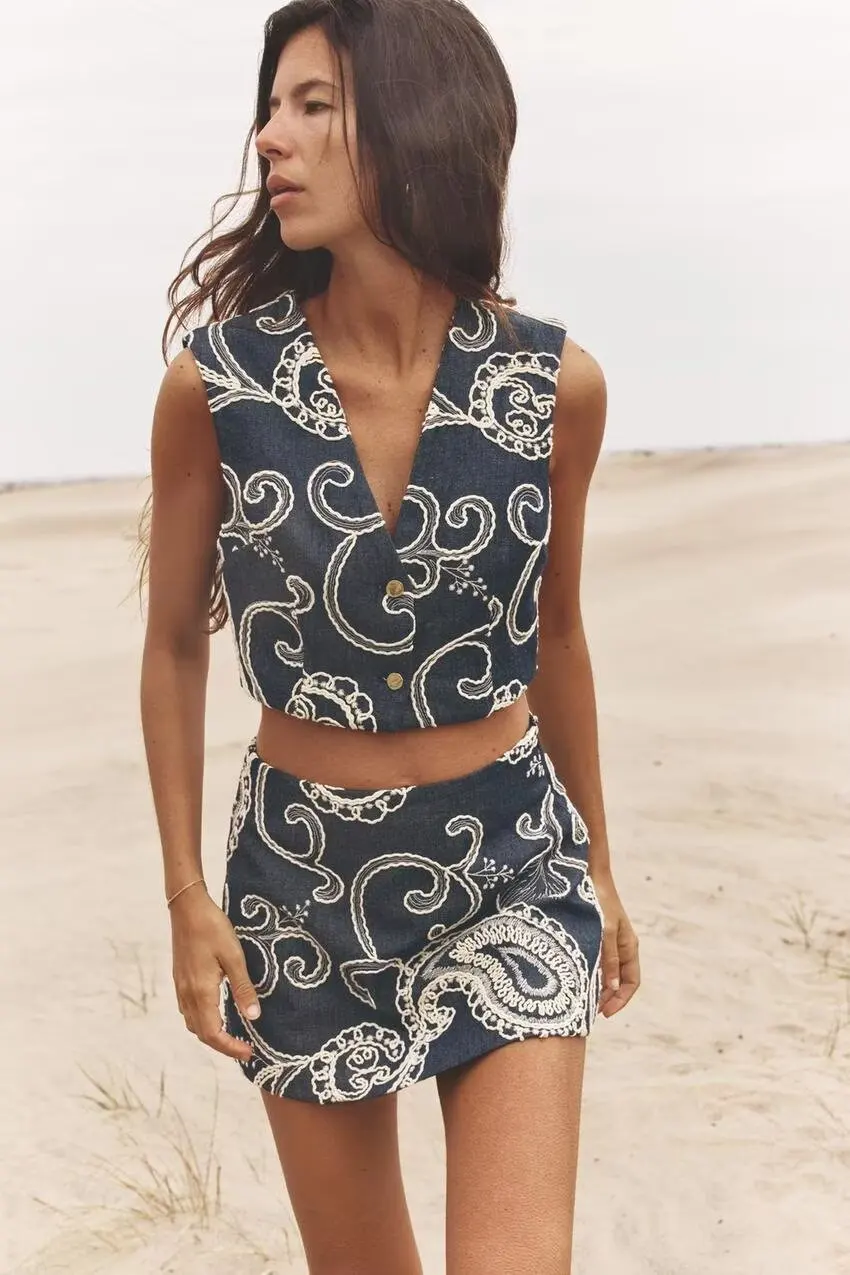 

BB6570 ZA25 Summer New Women's Clothing European and American Style Fashion Embroidery V-neck Tank Top Vest 3380921