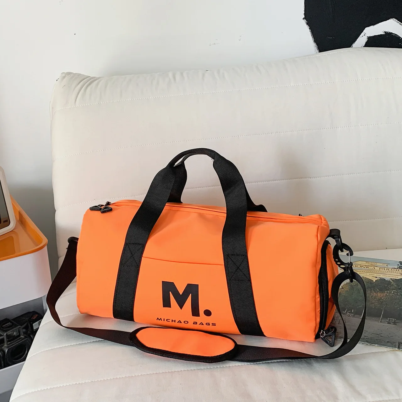 

large-capacity short-distance travel bag and solid color Korean version training handbag dry and wet separation fitness bag