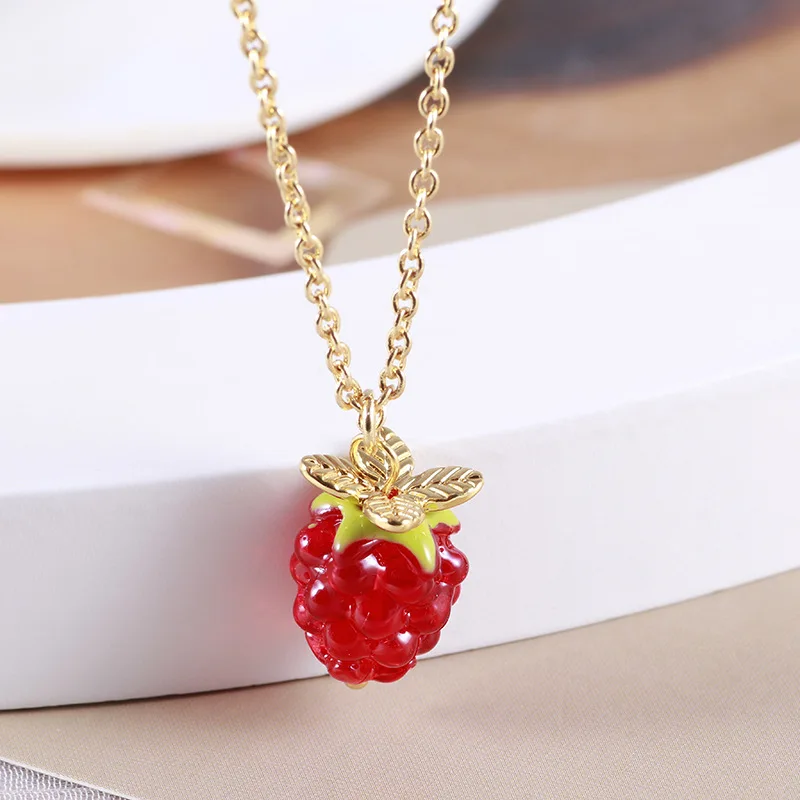 

Cute Jewelry Small Fresh Korean Fashion Red Resin Raspberry Style Simple Necklace Collarbone Chain for Womeny New 2k Accessories