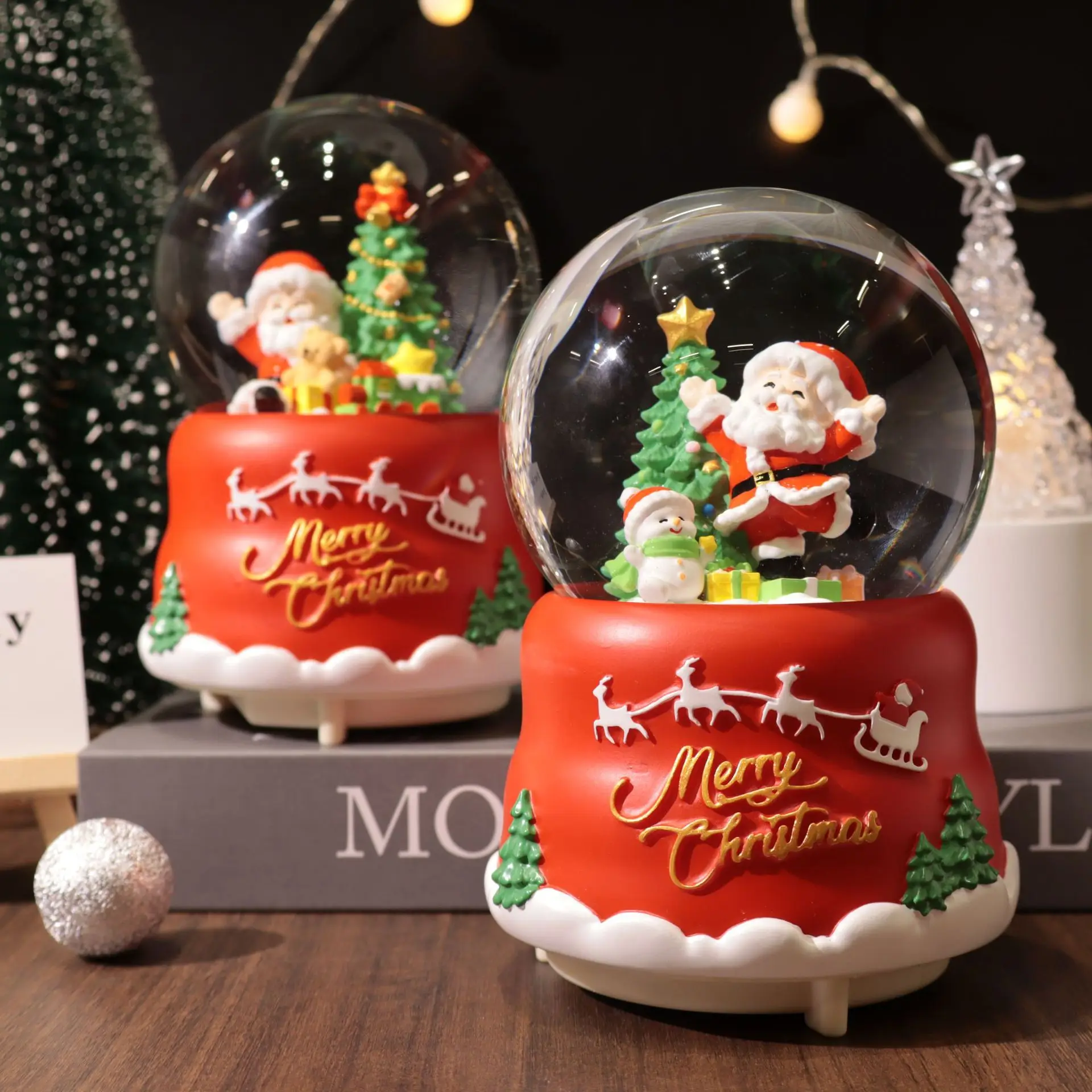 

Santa's Crystal Ball Snow House Music box with lights New Year's birthday gift castle in the sky L3I1G0