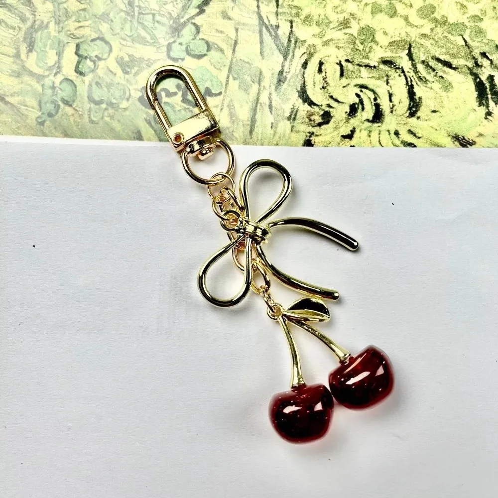 Schmuckgeschenke, Harz-Kirsch-Schlüsselanhänger, Perlen-Schleife, rote Kirsche, Kirsch-Schlüsselring, silbernes Herz, klassischer roter Kirsch-Taschenanhänger für Damen – Detail 9