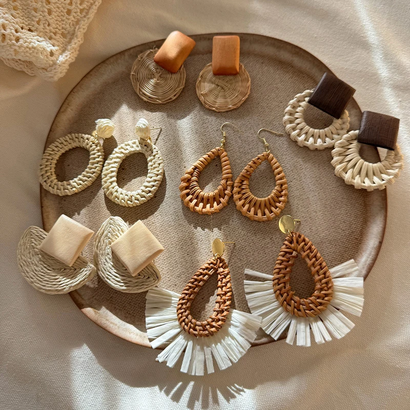 Neue Vintage-Ohrringe im Ethno-Stil mit Rattanperlen, runde Anhänger, modisch, Party, trendig, elegant, vielseitig, exquisit, sanft, schlicht
