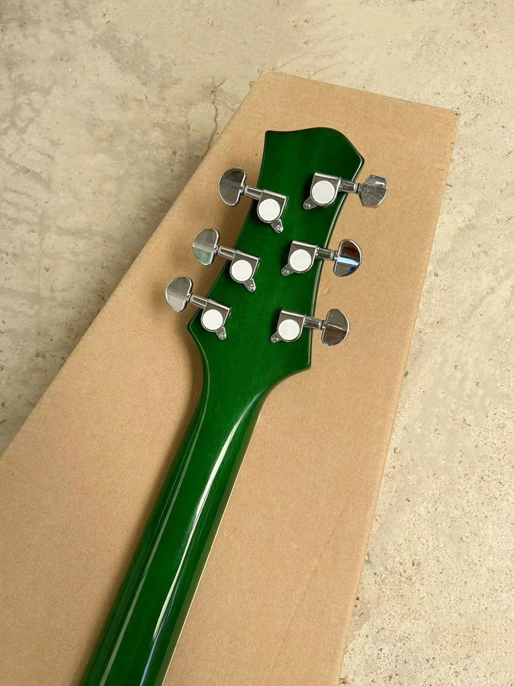 Green Body 6 Strings Electric Guitar with Chrome Hardware,Rosewood Fretboard,Provide Customized Service