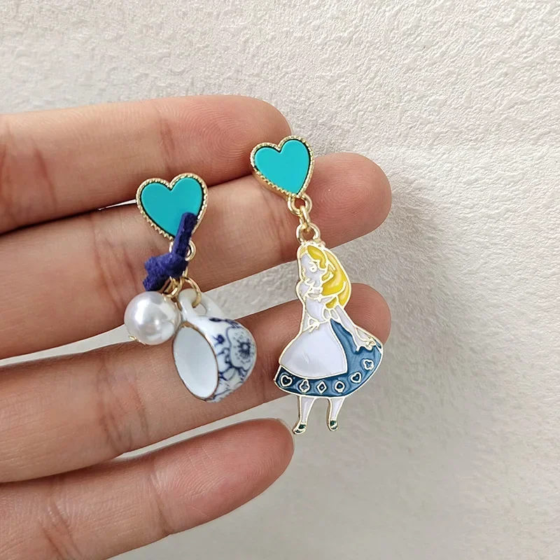 Pendientes de plata S925 para mujer, aretes de princesa de cuento de hadas, taza de corazón azul, lindo, asimétrico, Alicia