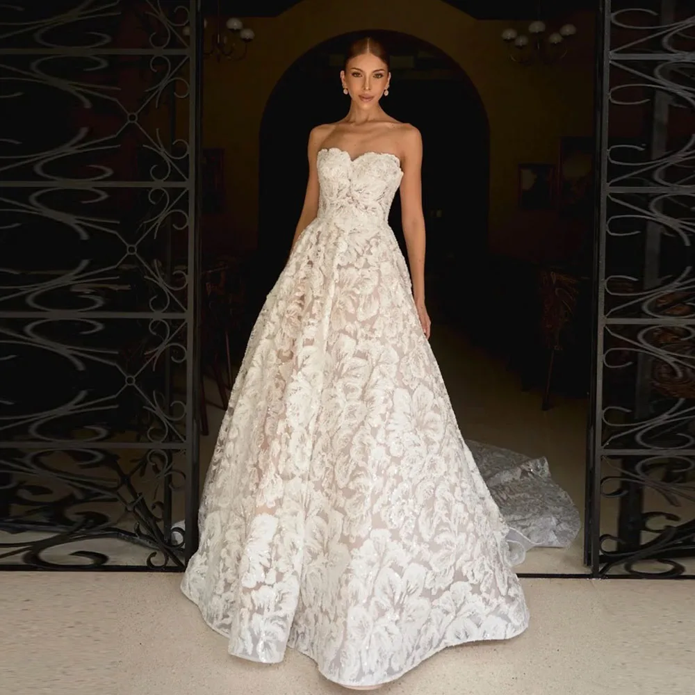 

Elegant Strapless Wedding Dress with Exquisite Lace Appliques Floral A-Line Silhouette Luxury Bridal Gown vestidos de novia
