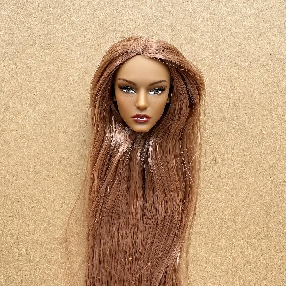 1/6 Modell-Puppenköpfe mit Sommersprossen und buntem Haar, erhältlich in den Hauttönen Braun, Weiß und Beige für die Puppenherstellung. – Detail 12
