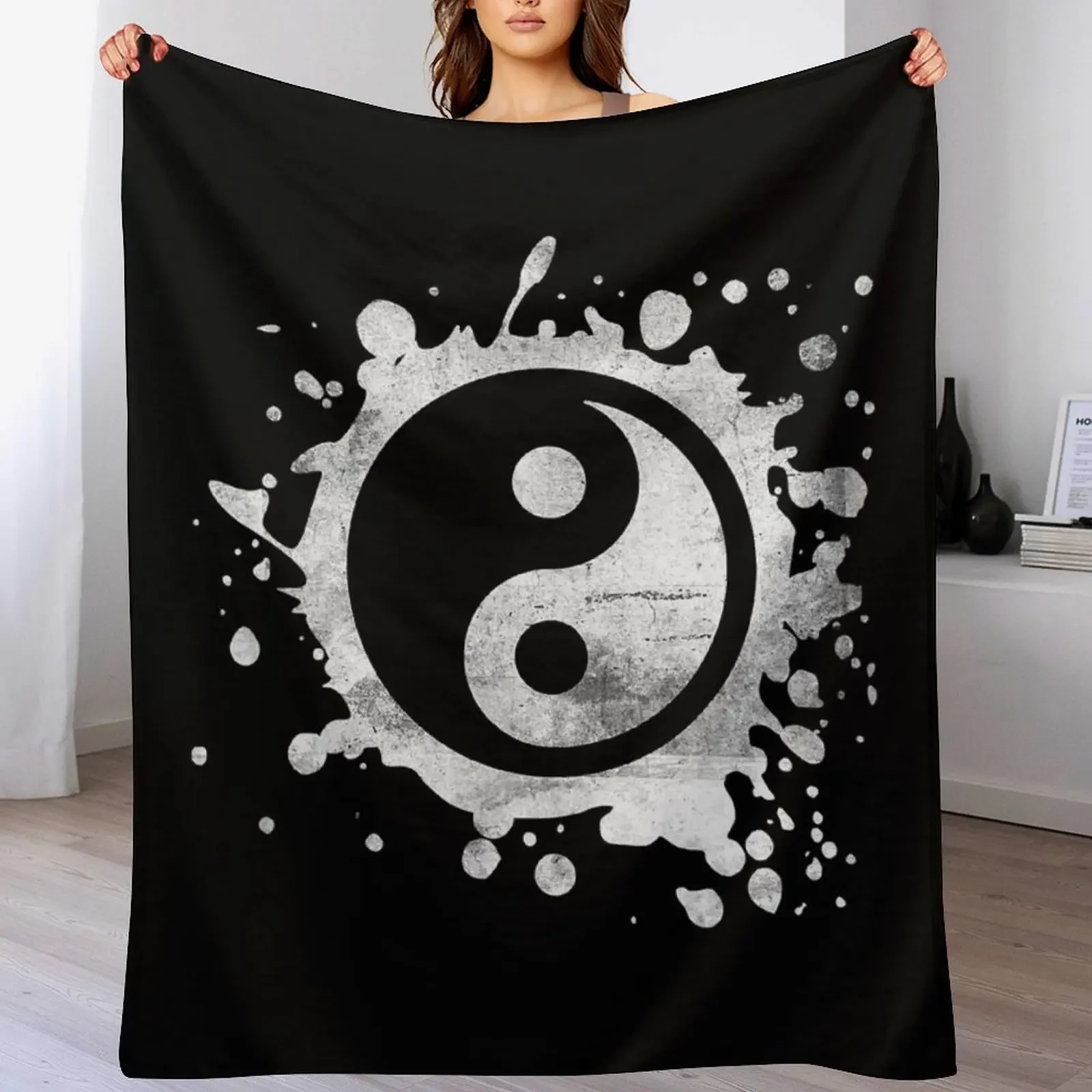 Distressed Yin Yang Feng Shui Ying Yang Taoism Zen Buddhism T-Shirt Throw Blanket Fashion Sofas Bed Blankets