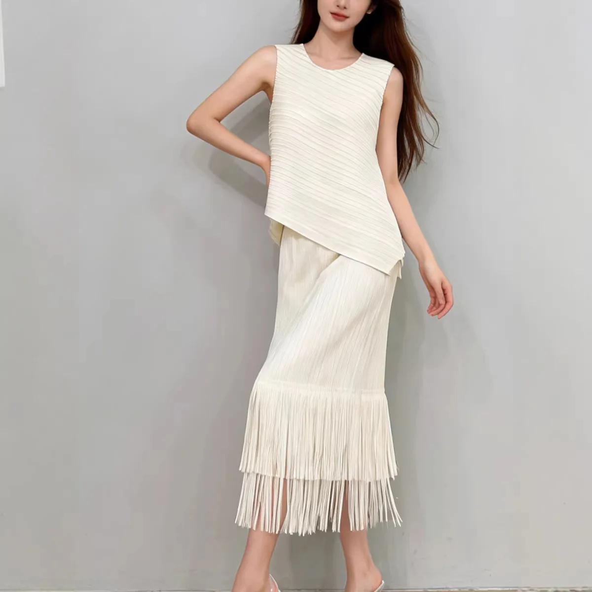 Miyake Fashion Women's Two-Piece Set: Loose-fitting Short Casual T-shirt Top with Tassel Skirt (Summer)