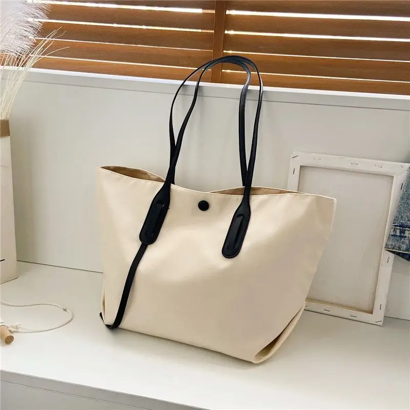 Borsa a tracolla Casual da donna in tela di Nylon semplice atmosferica di grande capacità nera per celebrità di Internet tutto va con Instagram