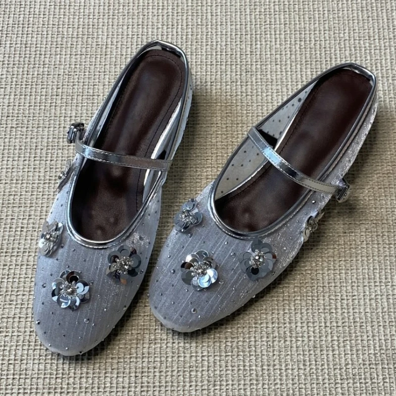 

Novelty Sequin Flower Mule Slippers Women Summer Luxury Brand Mesh Breathable Flat Sandals Elegant Buckle Design Beach Sandals