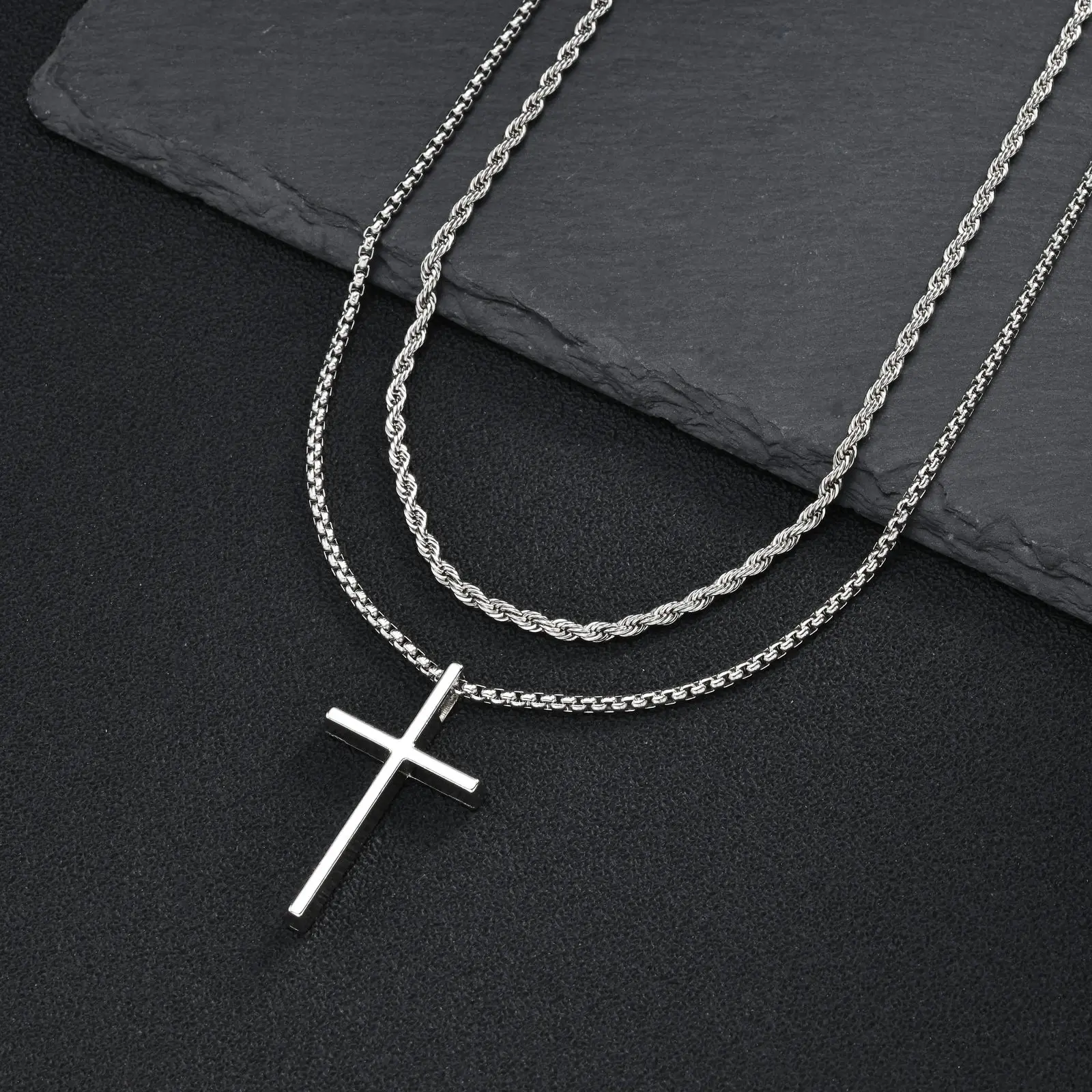 Vnox Mehrschichtige Kreuz-Halskette, Edelstahl-Mehrfachketten-Halsketten mit gedrehtem Panzerketten-Anhänger, Hip-Hop-Schmuck mit religiösem Motiv für Männer. – Detail 8