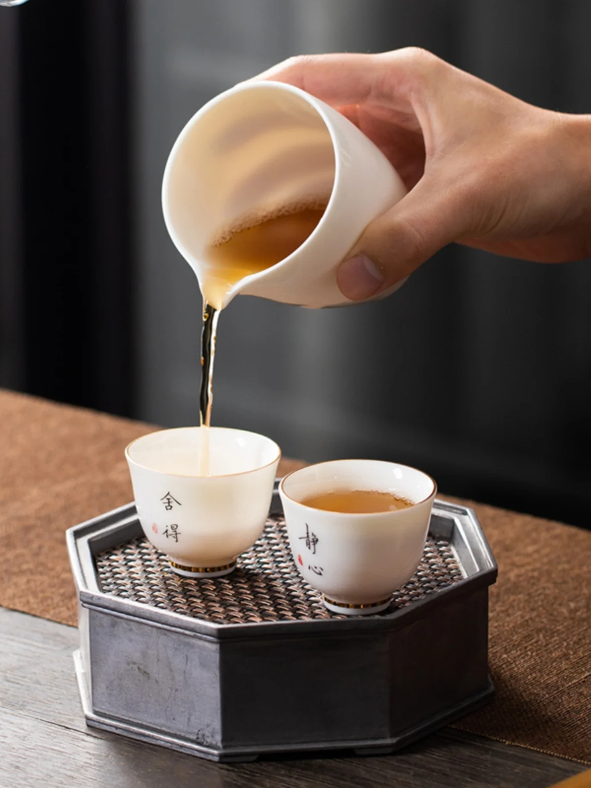 طقم شاي من البورسلين الأبيض مع كوب عام ووعاء تحضير الشاي بغطاء زجاجي وفلتر من البورسلين اليشبي #4