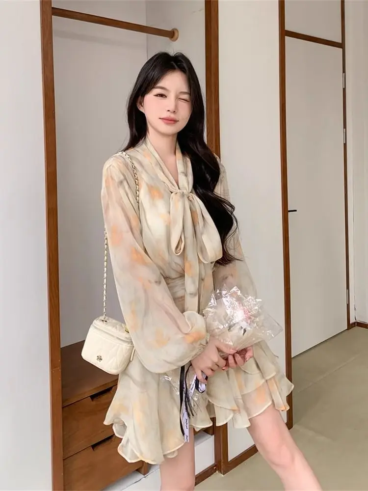 부드러운 롱 슬리브 V넥 버블 슬리브 쉬폰 플로럴 여성 여름 신상 허리 조임 비대칭 스커트