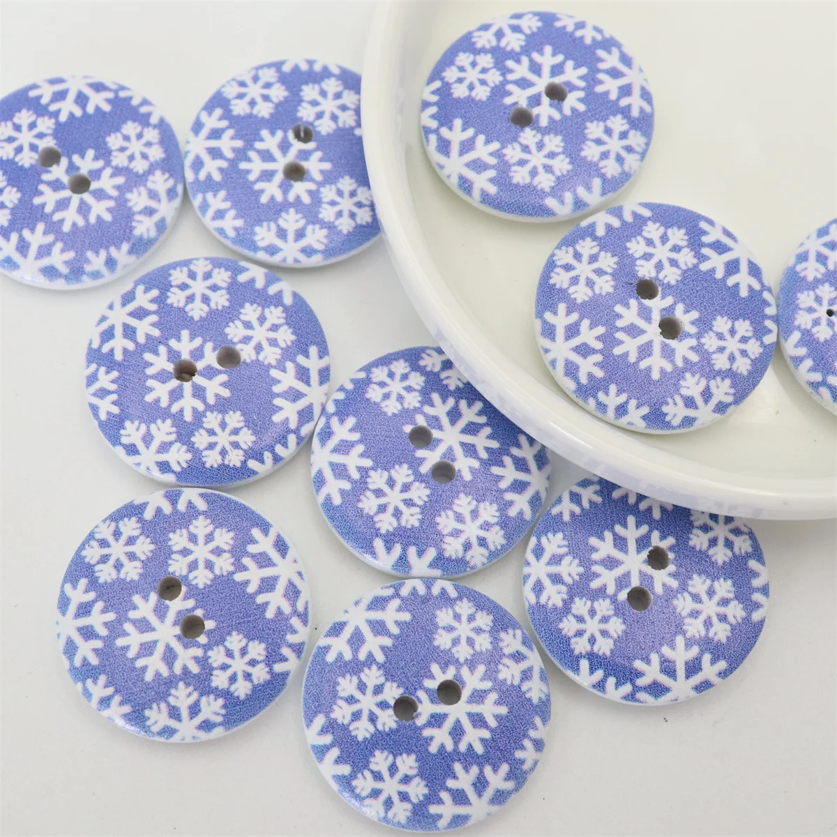 20pcs 25mm Wooden Round Painted Blue Snowflakes Buttons 2 Holes Sewing DIY Winter Christmas Crafts Scrapbooking Cardmaking