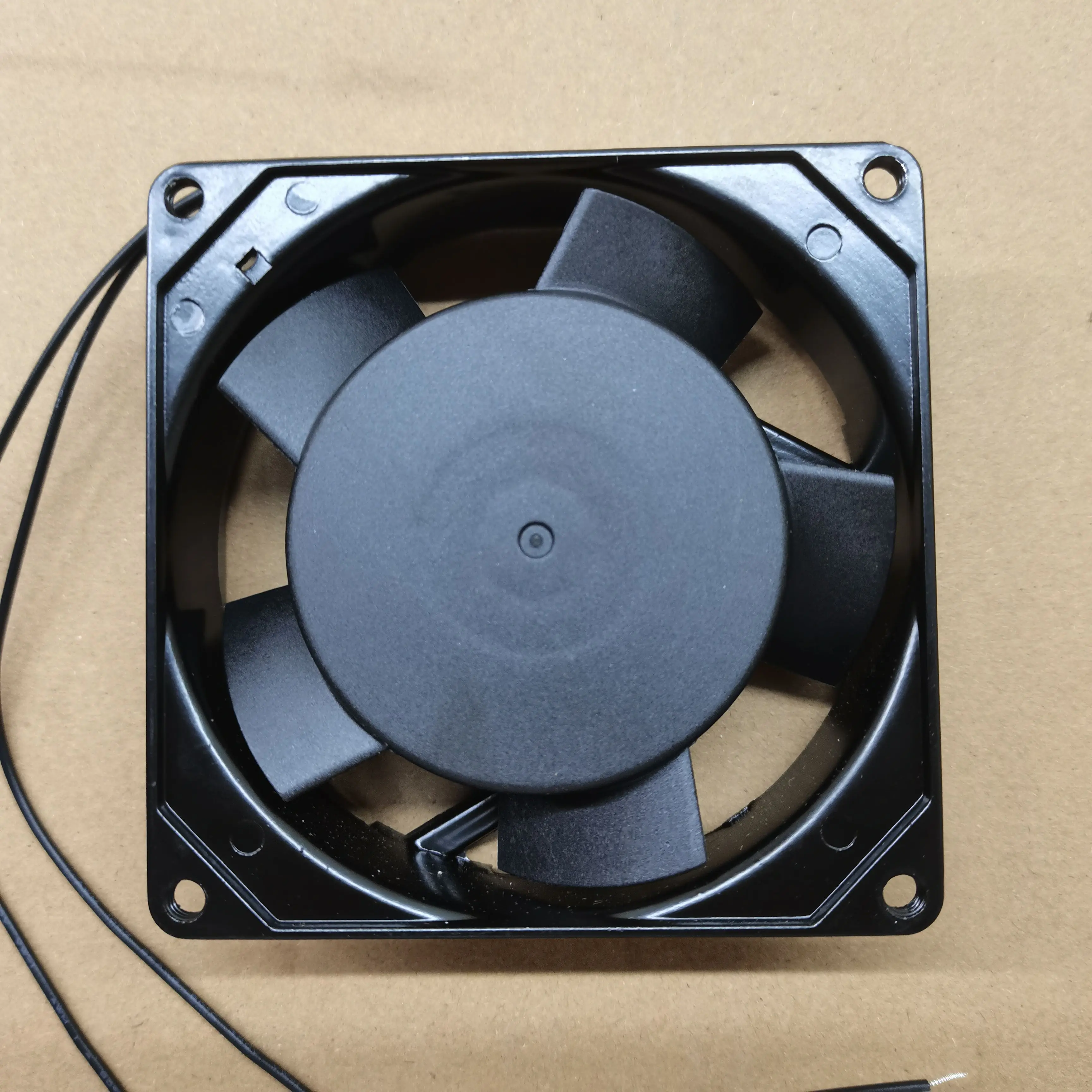 Delta TD9225HH BD80 AC 220 В 0,10 А 90x90x25 мм 2-проводной охлаждающий вентилятор для сервера