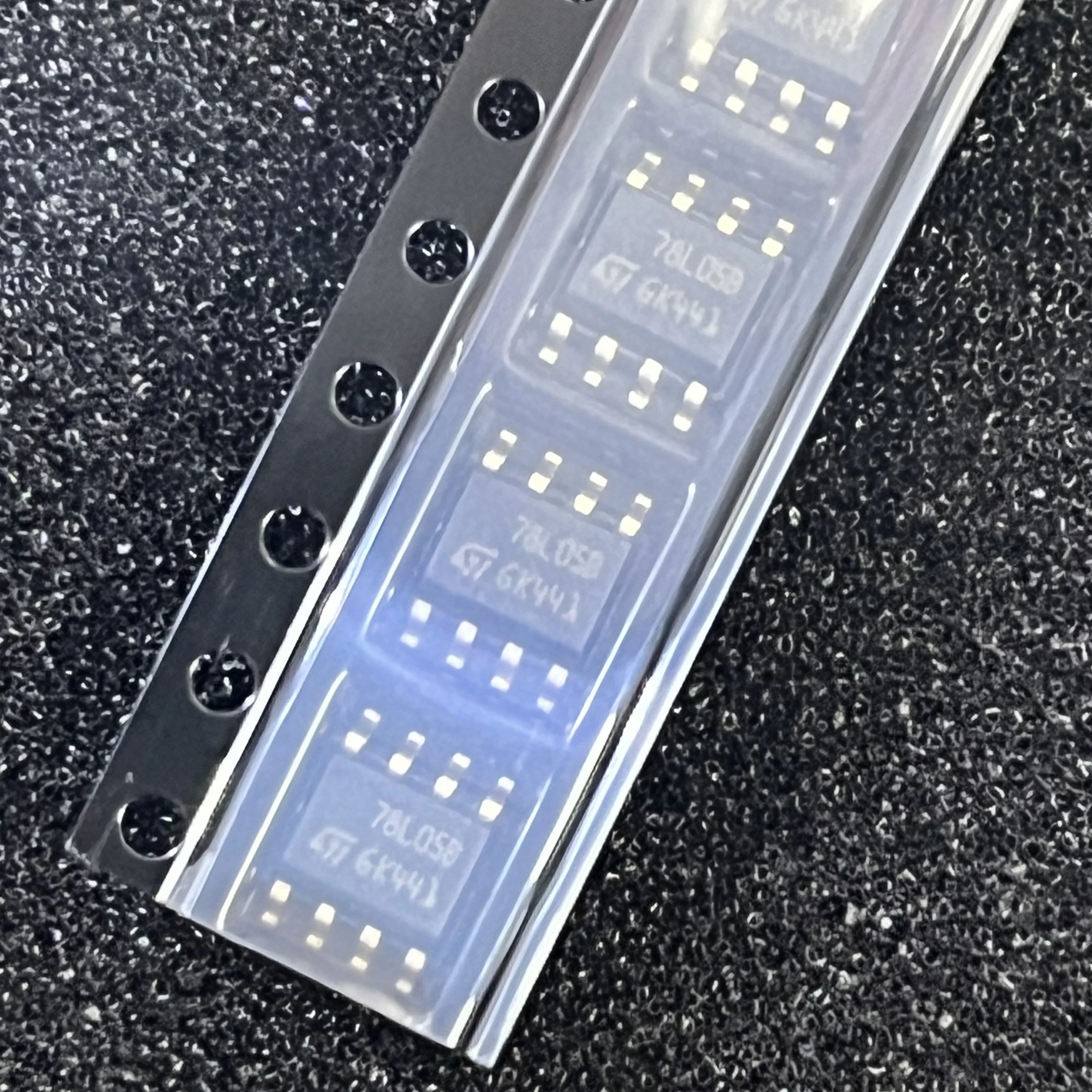 

10PCS L78L05ABD13TR 78L05B L78L05ABD13 L78L05 L78L05ABD New Original In Stock