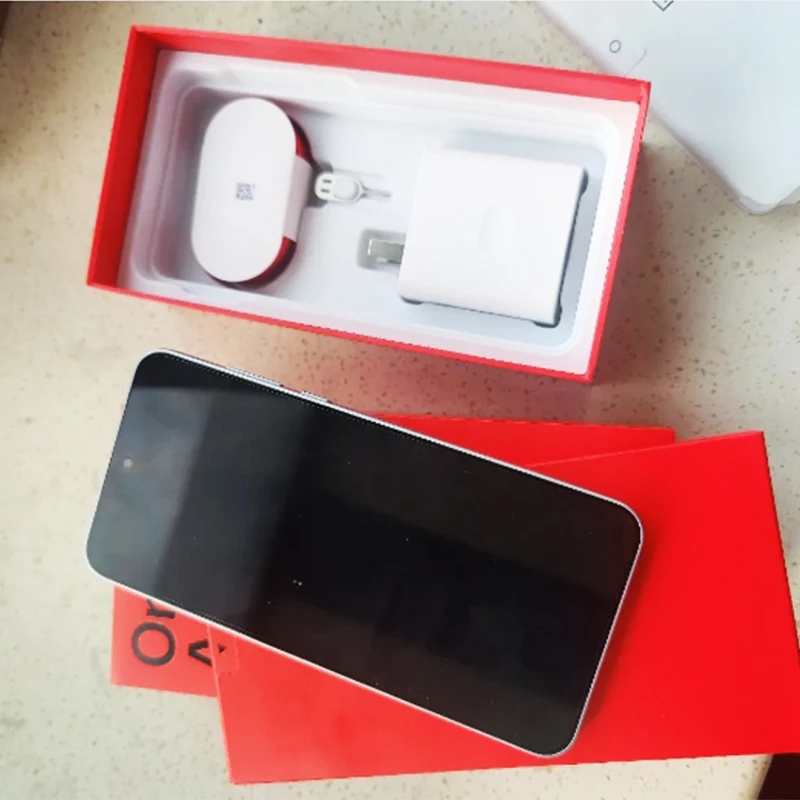 مفتوح! OnePlus Ace 5 Ultra PLC110 MediaTek Dimensity 9400+ 6.83 بوصة 2800 × 1272 AMOLED 144 هرتز 50 ميجابكسل + 8 ميجابكسل + 16 ميجابكسل 100 وات 6700 مللي أمبير في الساعة 2 نانو سيم