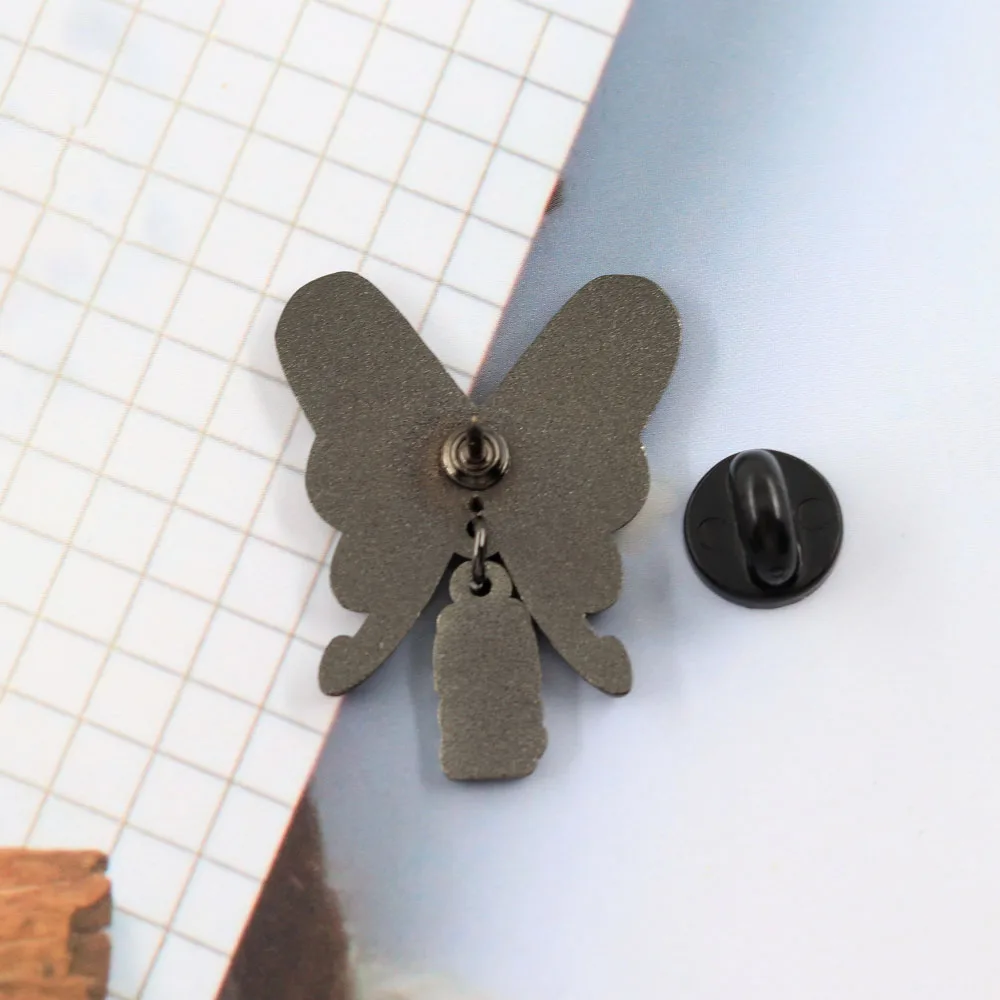 Insekten-Hashira Schmetterling Emaille-Pin Anime Kochou Shinobu Anhänger Brosche für Rucksack Kleidung Geschenk – Detail 3