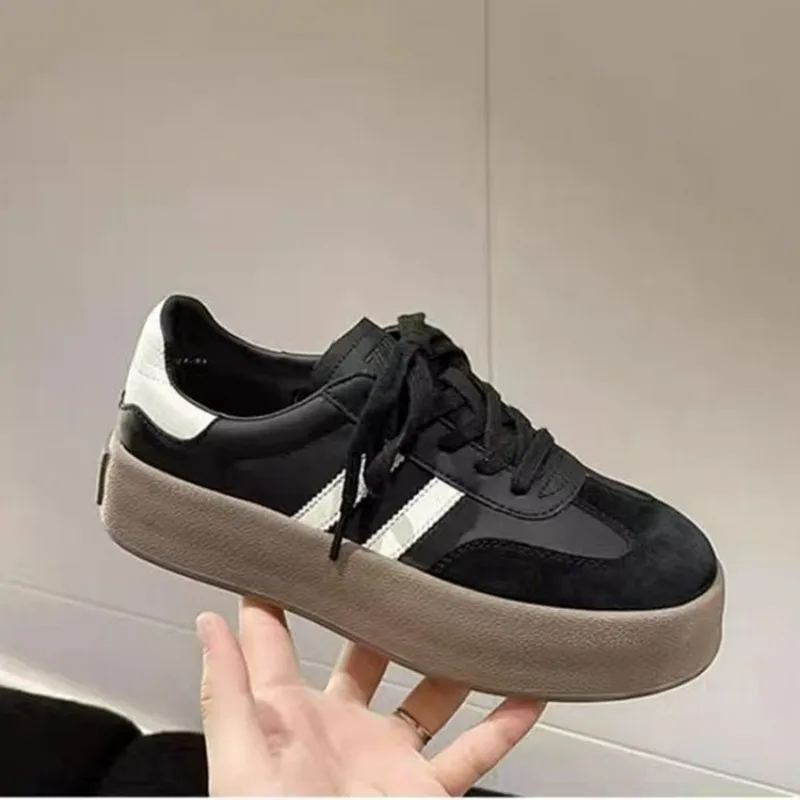 Sepatu vulkanisir wanita, sneaker olahraga nyaman serbaguna luar ruangan bertali kasual Mode desain baru