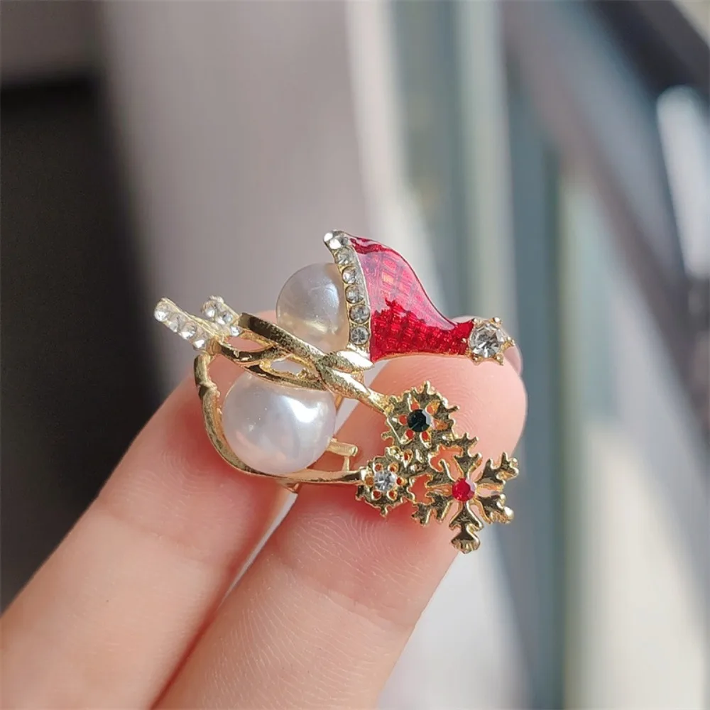 New Year Pin Red Christmas Snowman Brooch Shining Enamel Pins Snowflake Xmas Brooch Lovely Pearl Sweater Scarf Badge Kid Gift