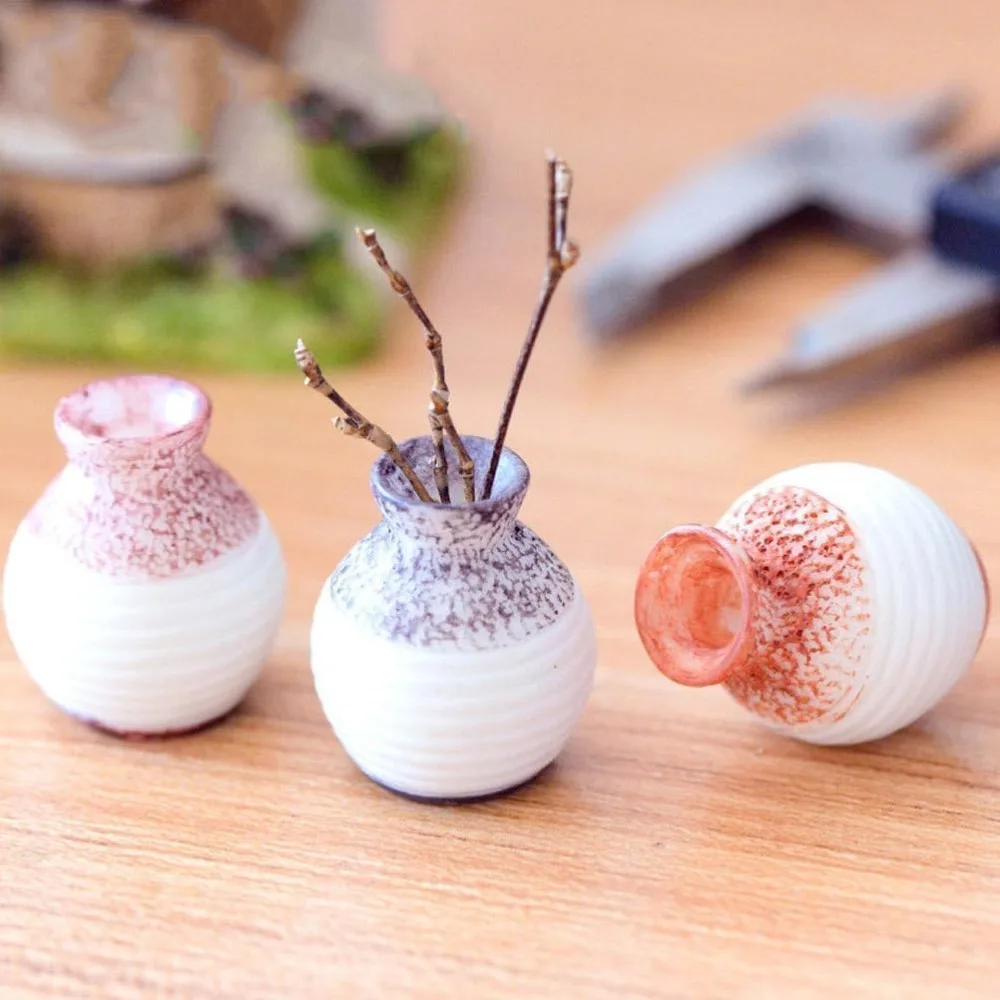 

6 mini vases, ceramic office desk, moss and succulent decorations