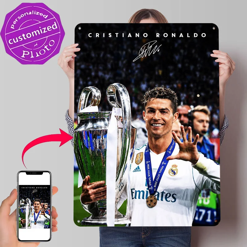 Cristiano Ronaldo mit Champions League 3D-Textur Bedrucktes Poster Individuelles Vintage Metall-Blechschild für Wandkunst Schreibtischdekoration