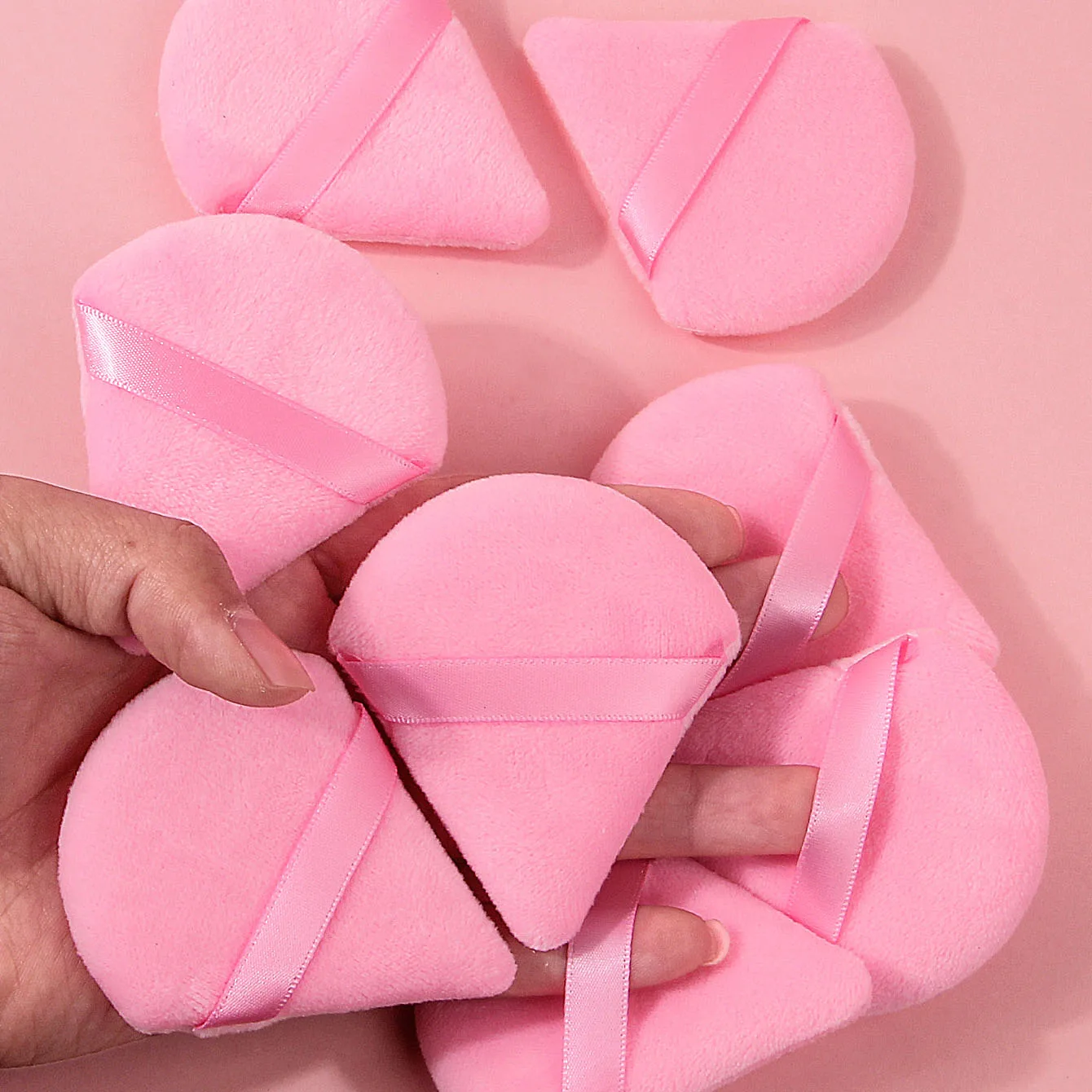 15-piece pink triangular makeup sponge powder puff, both dry and wet, a professional facial makeup tool that fits well