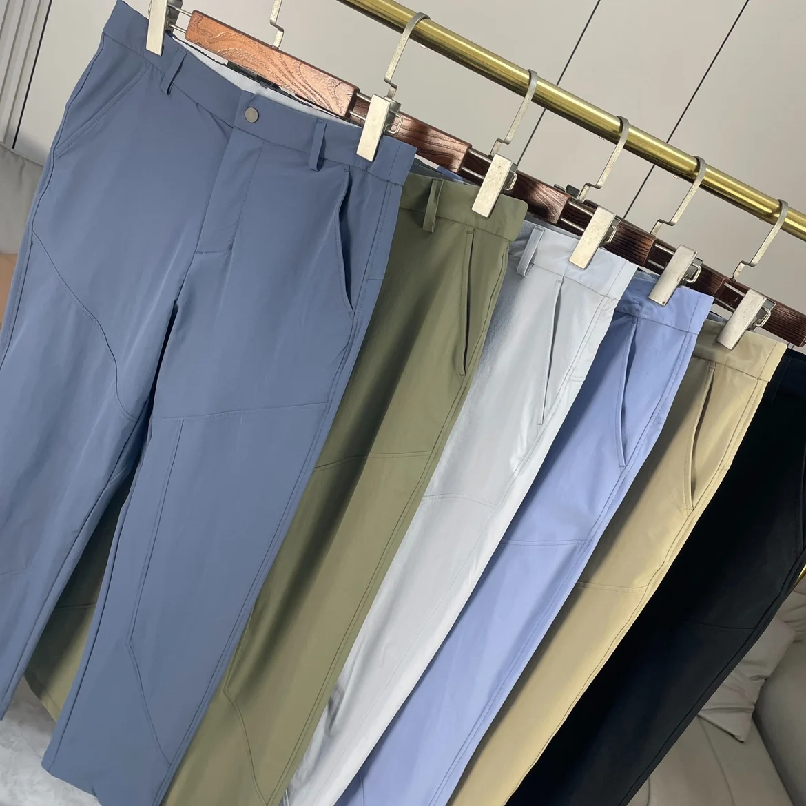 

Мужские повседневные брюки Niaoxi Series: ветрозащитные, водоотталкивающие, прямые, укороченные, однотонные, молодежные, энергичные