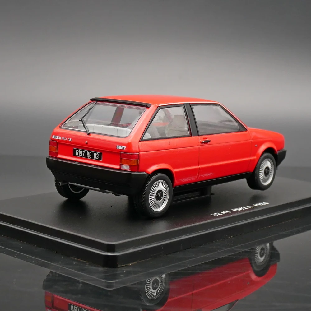 IXO / Hachette 1:24 Seat Ibiza 1984 Diecast Car Model Metal Toy Vehicle