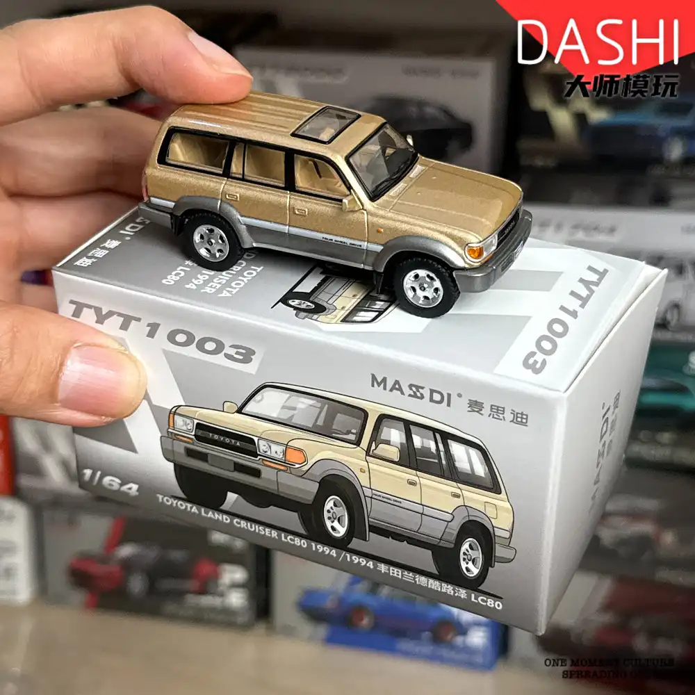 masdi Alloy Car Model 1:64 Land Cruiser 1994 LC80 Gold Green decoration TYT1003+TYT1007