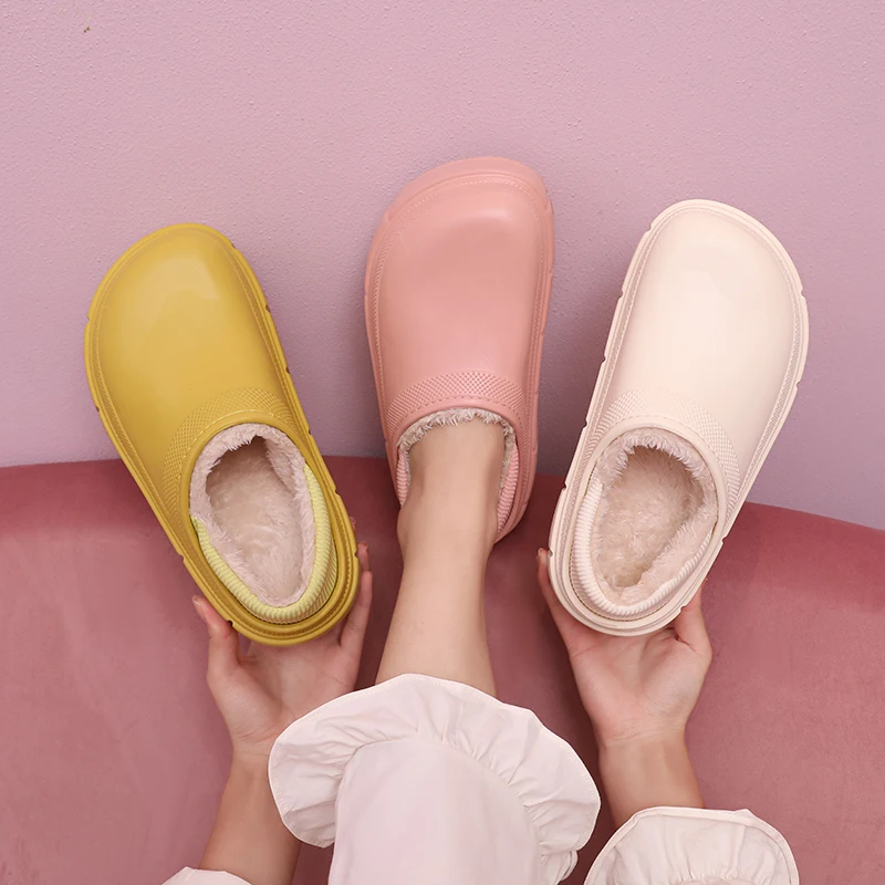 A Pair of Women's Non-Slip Cotton Shoes, Warm Fleece-Lined Cotton Shoes, Winter Home and Outdoor Wear, Thick-Soled Women's Cotton Slippers - Image 3