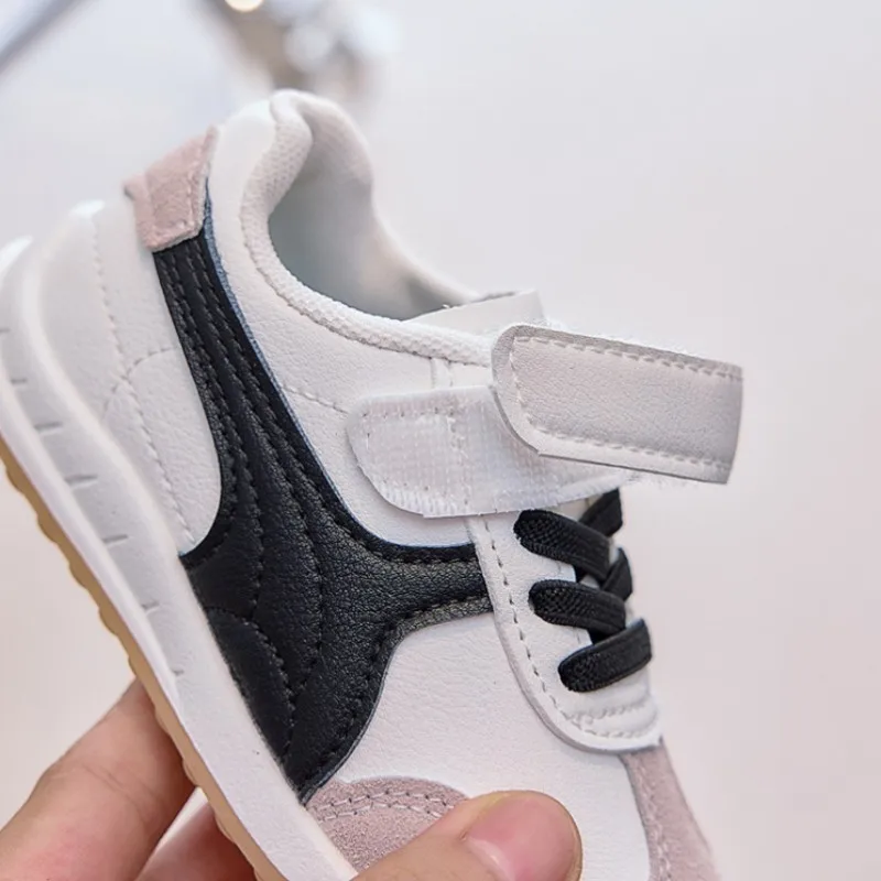 أحذية رياضية عصرية للأولاد بنعل ناعم لخريف 2025 منتج جديد للفتيات خفيفة الوزن ومضادة للانزلاق أحذية رسمية غير رسمية حذاء Forrest Gump