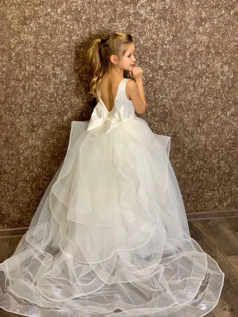 Gillter Tüll Blume Mädchen Kleid Mit Bogen Tiered Lange Zug Perle Schärpe Hochzeit Kleid Tutu Erste Kommunion Partei Elfenbein Mädchen kleid