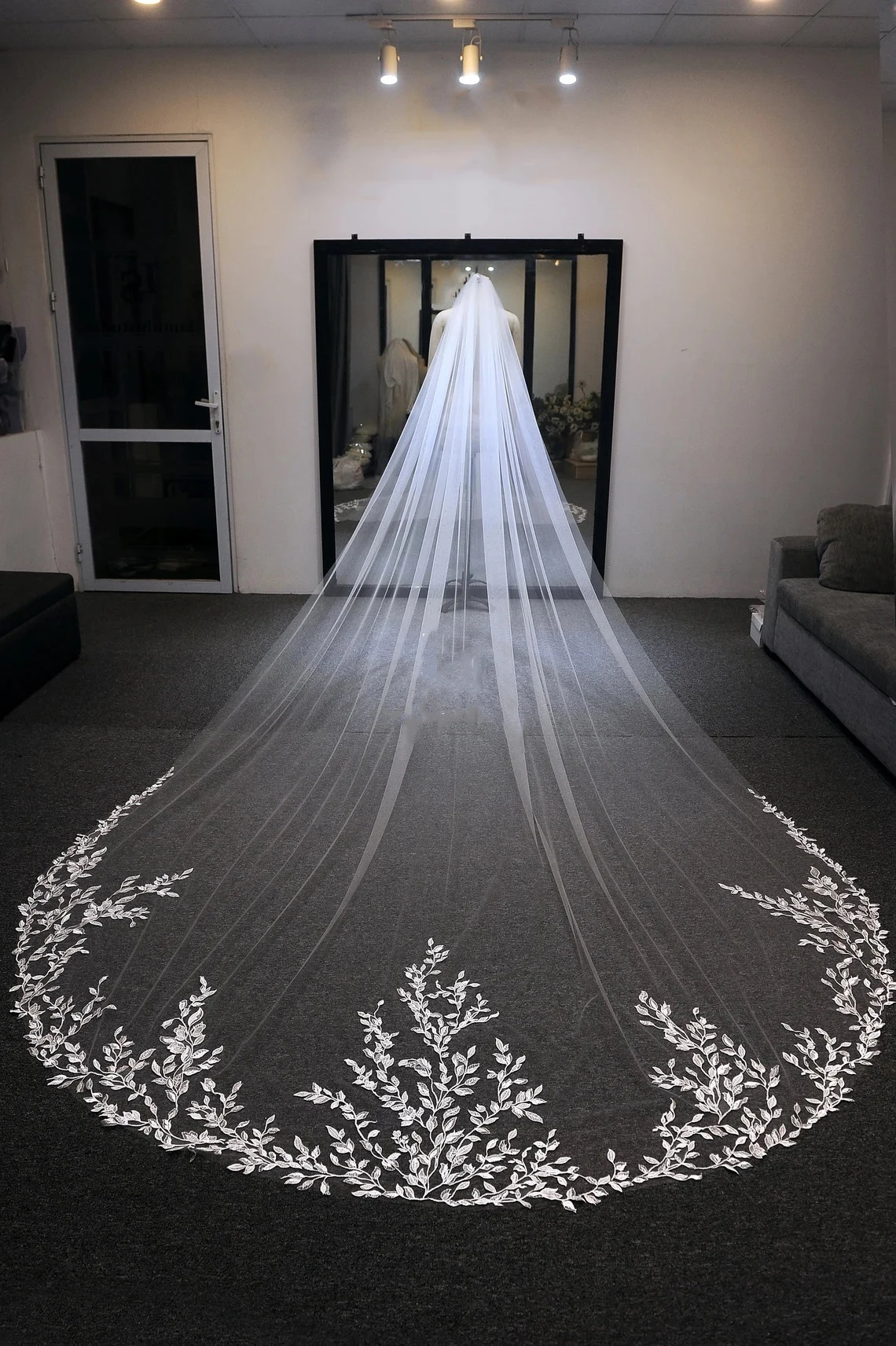 Wedding Bridal Leaf Lace 1 Teir Chapel Veil With metal Comb Bridal veil