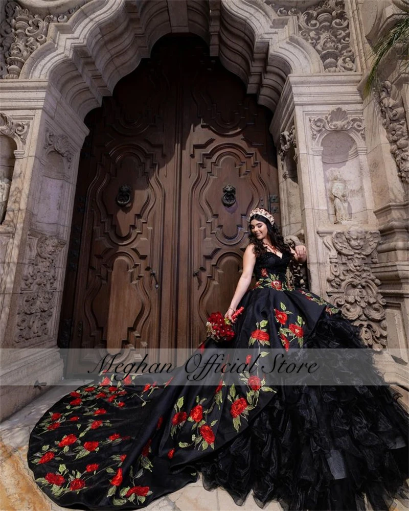 Black Sweetheart Quinceanera Dress 2024 Appliques Prom Dress Ball Gown Ruffles Tiered Puffy Luxury Sweet 16 15 Customized