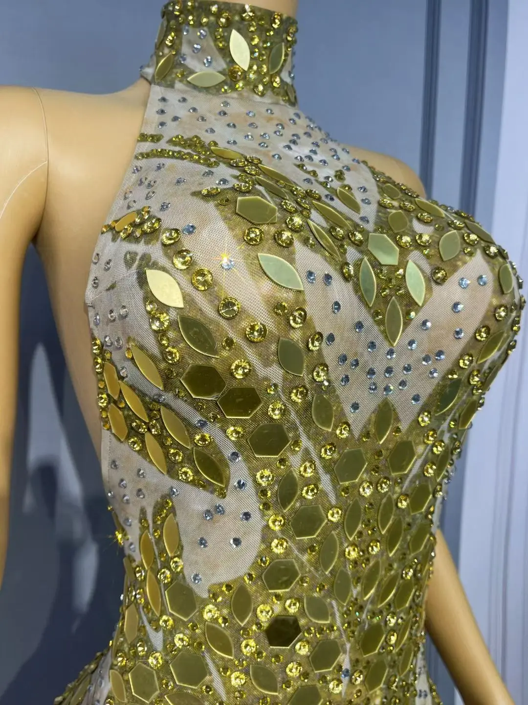 Caihua Abito da sera lungo da donna di lusso Abito da cerimonia nuziale con prospettiva a specchio geometrico dorato Abito da bar sexy senza schienale