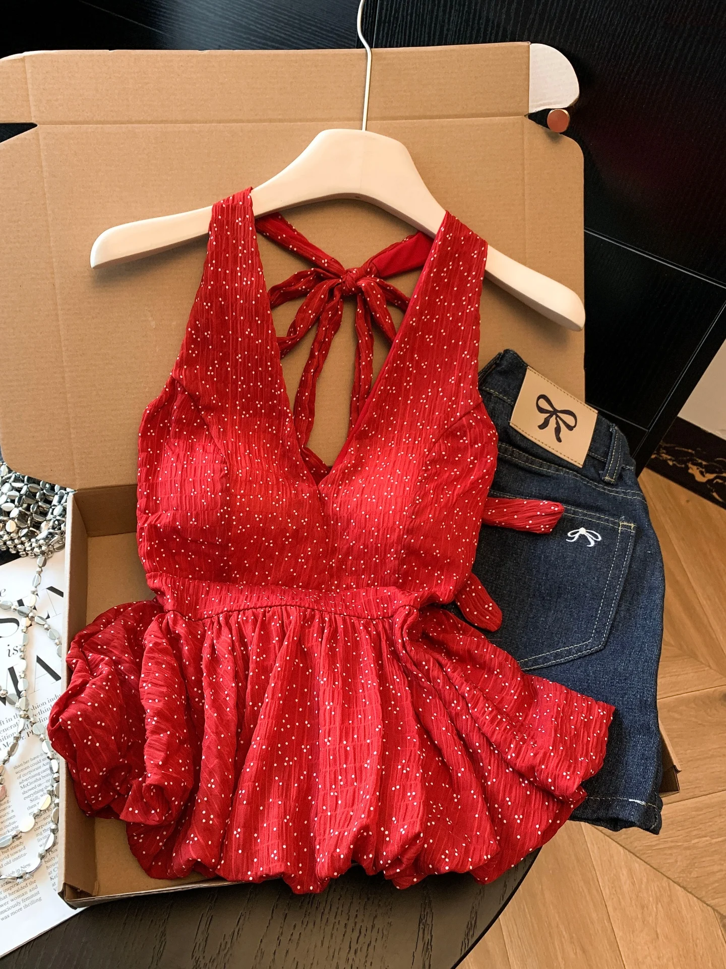 

Женский летний топ с V-образным вырезом в горошек, с подкладкой на груди, с завязками на талии, свободного кроя, во французском стиле