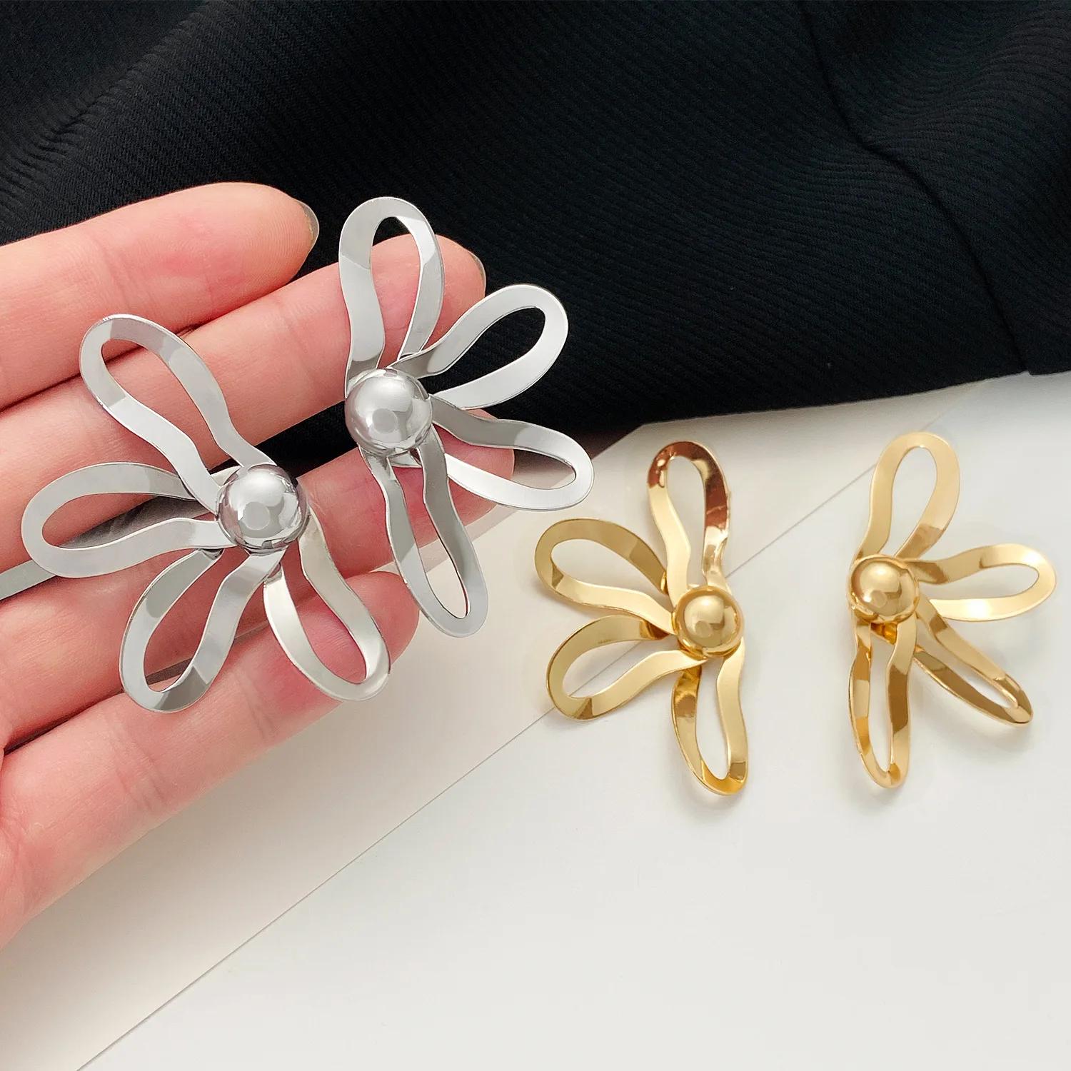 High-end Hollowed Flower Design Big Earrings Female Personality Exaggerated Ear Brincos Jewelry Fashion Earring Y2K Accessories