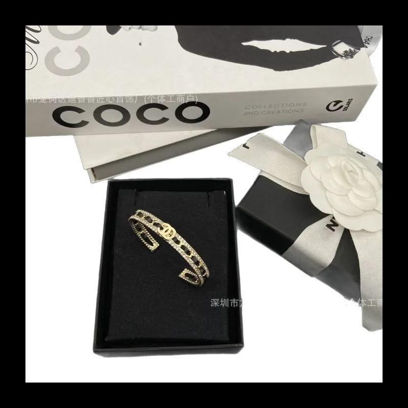 نسخة عالية صغيرة مزدوجة كلاسيكية سوار ملابس نسائية جلد الماس افتتاح سوار جوفاء المد المجوهرات