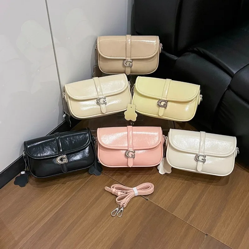

Chic Women's Messenger Bag In Premium Leather, Crossbody Shoulder Bag Option, Classic Elegant Famous Designer Brand