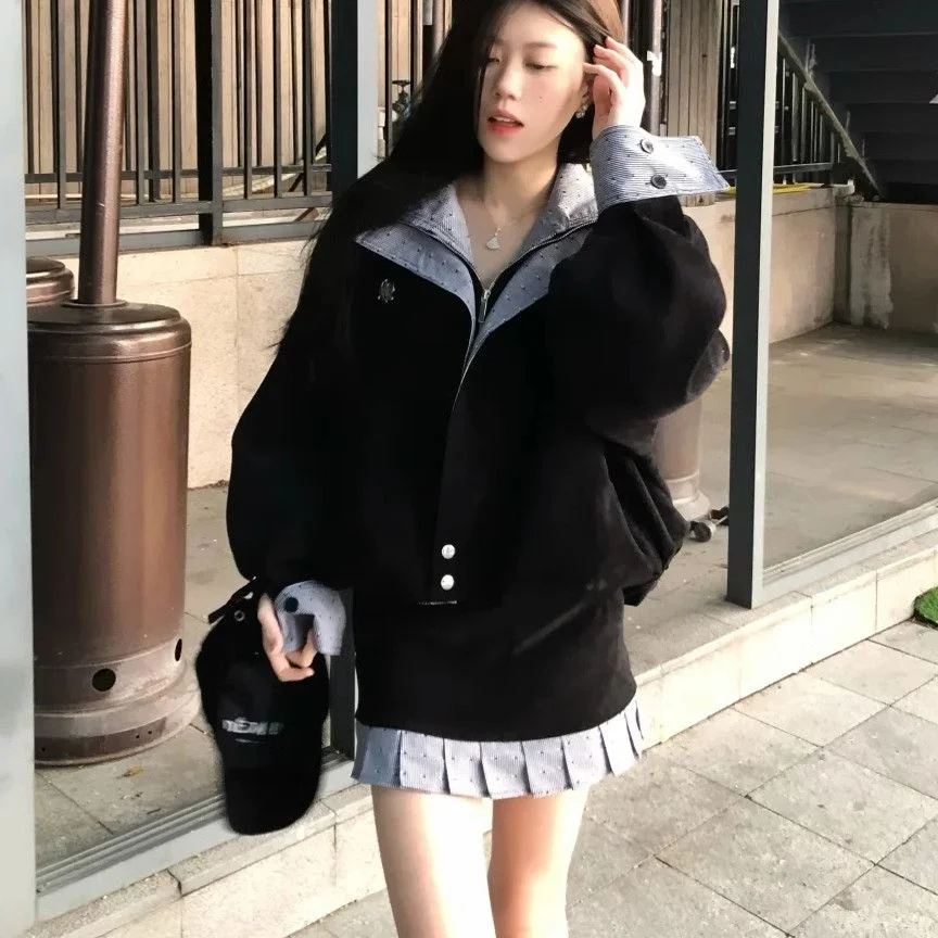 

Уникальный красивый комплект для ранней осени 2026: Новая свободная куртка в корейском стиле и короткая юбка с завышенной талией, комплект из двух предметов в нежном стиле