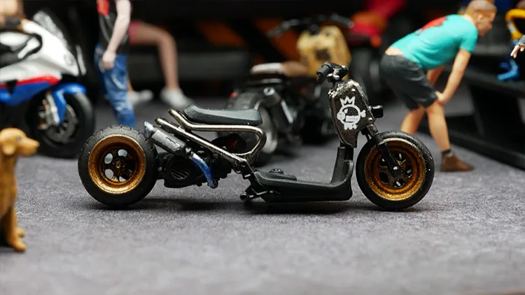 1/64 Scale Japanese Zoomer Original Hella Flush Modified Motorcycle Doll White Model Unpainted Diorame