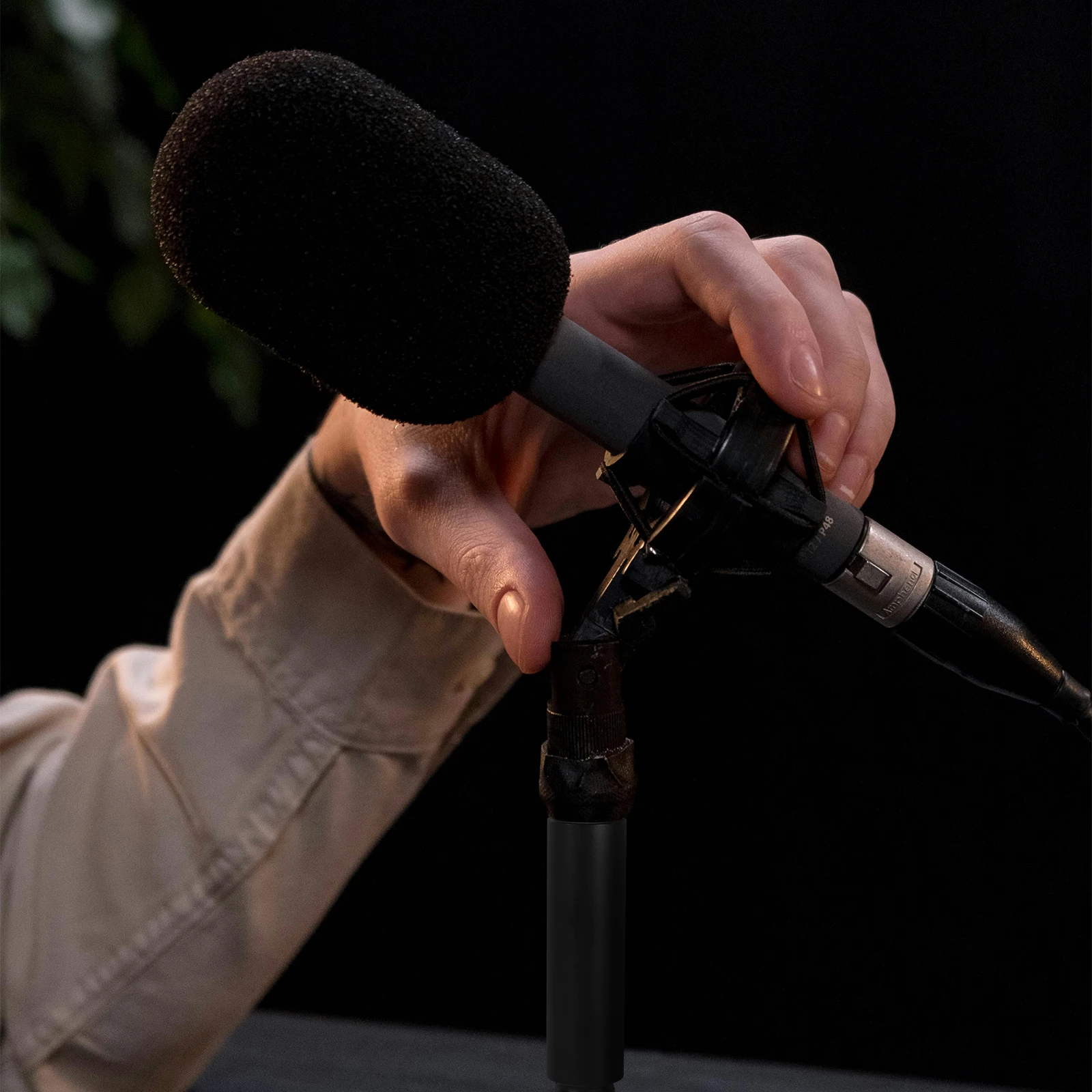 

1 set of Mic Stand Extension Tube Aluminum Alloy Microphone Extender Rod with Adapter for Desk Stand Mounting