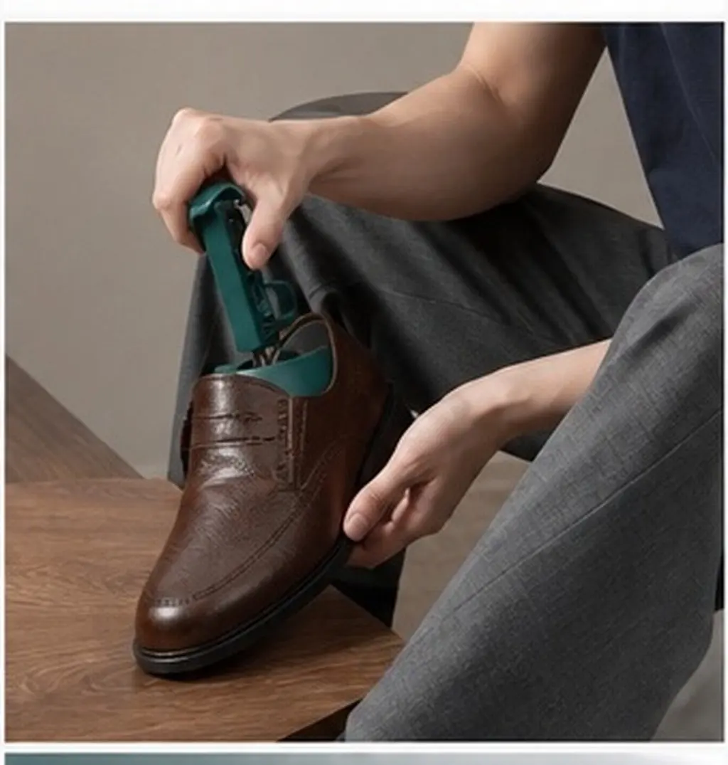 2 Pairs Men's Shoes Adjustable Tree Mens Stretcher Trees for Boots Shape Holder Plastic Stretchers